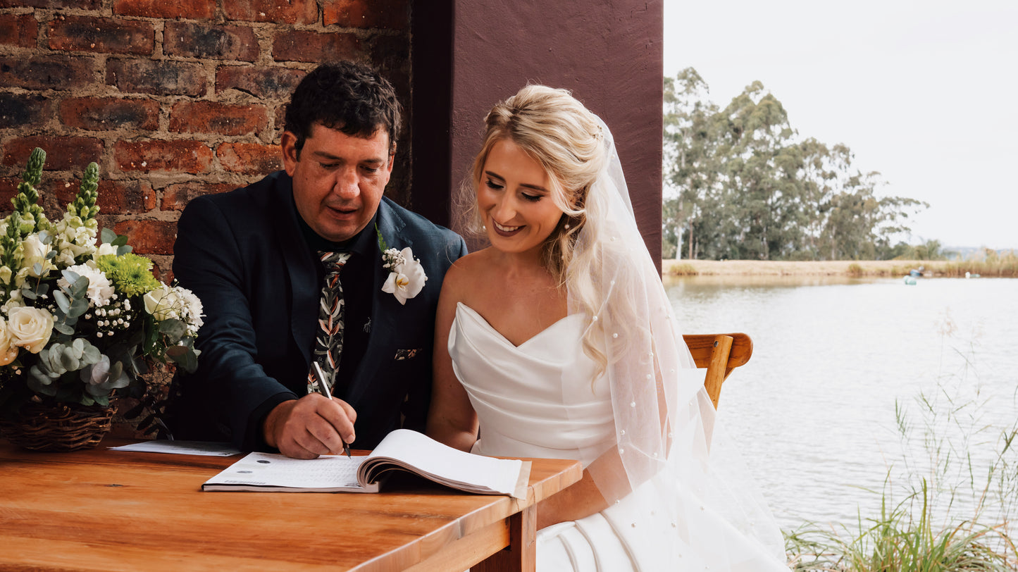 Megan & Giardt — Witrivier, Arch and Arrow