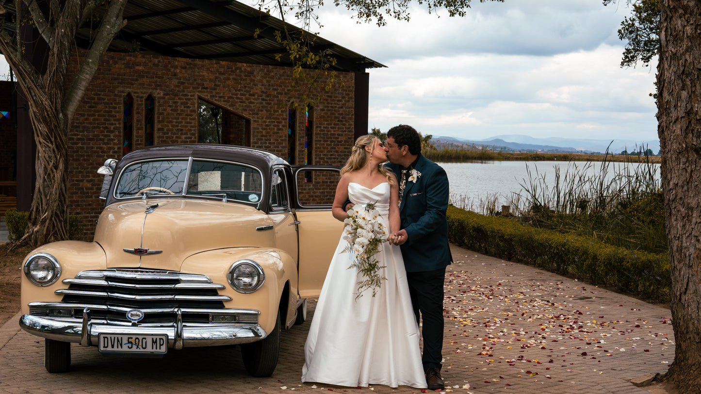 Megan & Giardt — Witrivier, Arch and Arrow